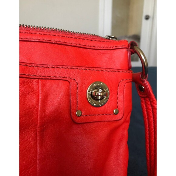 MARC BY MARC JACOBS totally turnlock - Picture 3 of 12